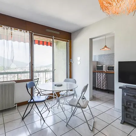 Cheverny Furnished Flat *