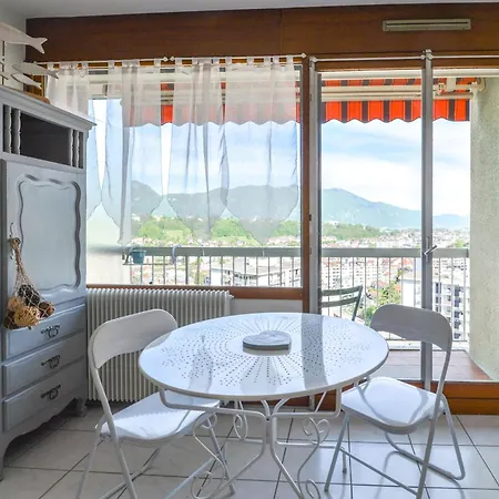 Cheverny Furnished Flat *